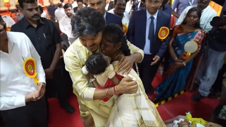 பாசத்துல மதுரைகாரங்களை அடிச்சுக்க முடியாது… கண்கலங்கிய தாய்மார்கள்… பதிலுக்கு விஜய் செய்த செயல்..
